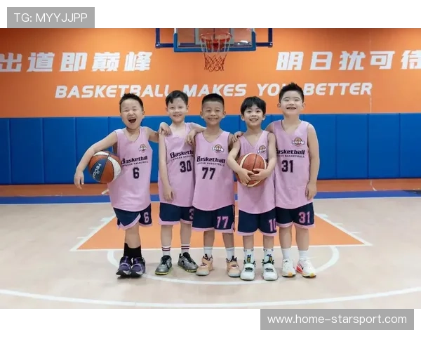 篮球少年用拼搏追逐梦想，篮球运动少年